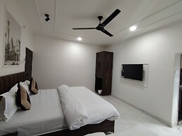 Serendipity by the Ganges