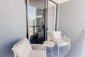 Luxurious Downtown Escape