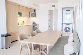 Luxurious Downtown Escape