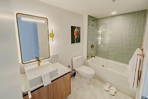 Luxurious Downtown Escape