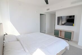 Luxurious Downtown Escape