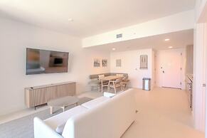 Luxurious Downtown Escape