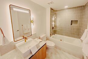 Luxurious Downtown Escape