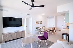 Luxurious Downtown Escape