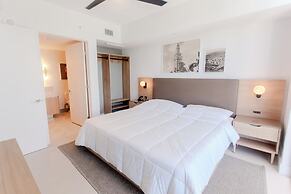 Luxurious Downtown Escape