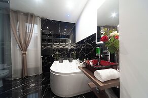 Farnese Jacuzzi Apartment