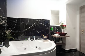 Farnese Jacuzzi Apartment