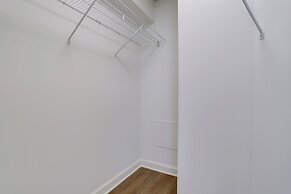 Prime Pentagon City Location Apartment