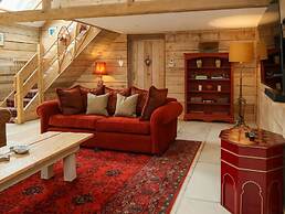 Moonlight Barn in Ascott