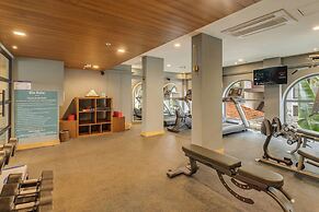 Hidden Gem Luxe Suite w Pool View - 1km to Beach