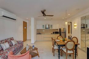 Hidden Gem Luxe Suite w Pool View - 1km to Beach