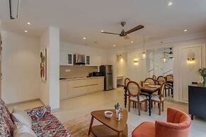 Hidden Gem Luxe Suite w Pool View - 1km to Beach
