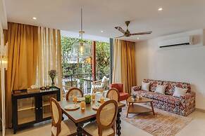 Hidden Gem Luxe Suite w Pool View - 1km to Beach