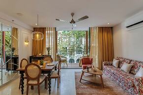 Hidden Gem Luxe Suite w Pool View - 1km to Beach