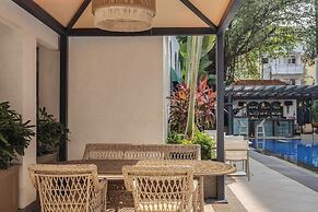 Hidden Gem Luxe Suite w Pool View - 1km to Beach