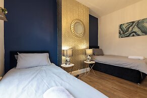 Salford City Oasis - Spacious 4 Bedroom House