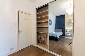 Salford City Oasis - Spacious 4 Bedroom House