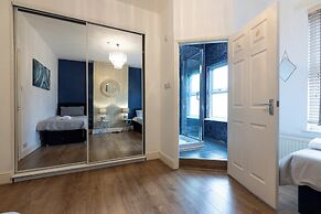 Salford City Oasis - Spacious 4 Bedroom House