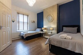 Salford City Oasis - Spacious 4 Bedroom House