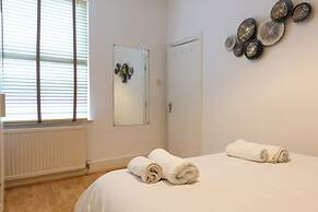 Salford City Oasis - Spacious 4 Bedroom House