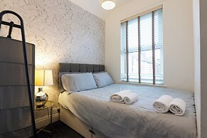 Salford City Oasis - Spacious 4 Bedroom House