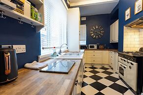 Salford City Oasis - Spacious 4 Bedroom House