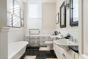 Le Saint Jacques Skylight