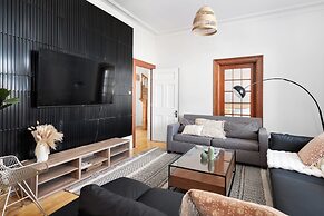 Le Saint Jacques Skylight