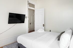 Le Saint Jacques Skylight