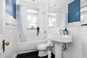 Le Saint Jacques Skylight