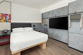 Moxy Suzhou City Centre