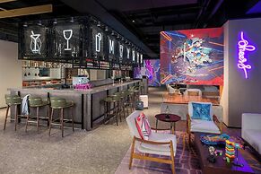 Moxy Suzhou City Centre