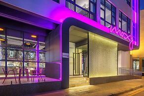 Moxy Suzhou City Centre