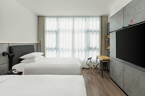 Moxy Suzhou City Centre