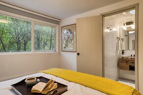 Comfy Apartment with Leafy Views by Tasman