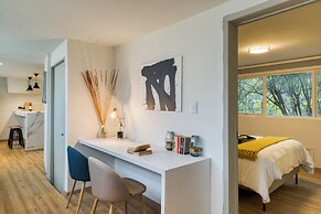 Comfy Apartment with Leafy Views by Tasman
