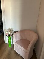 Pleasant Apartment Near Center