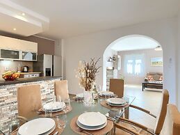 Spacious Home With Bubble Bath and Garden