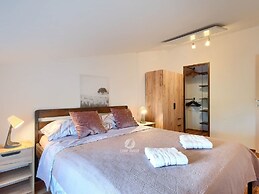 Spacious Home With Bubble Bath and Garden