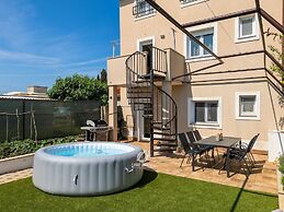 Spacious Home With Bubble Bath and Garden