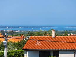 Spacious Home With Bubble Bath and Garden
