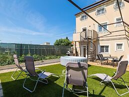 Spacious Home With Bubble Bath and Garden