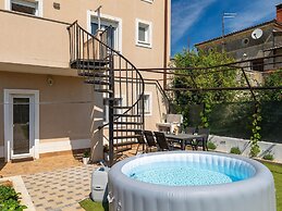 Spacious Home With Bubble Bath and Garden