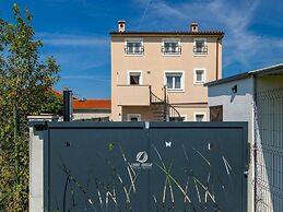 Spacious Home With Bubble Bath and Garden