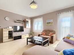 Spacious Home With Bubble Bath and Garden