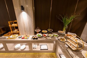 NHAT HA LAVISH HOTEL