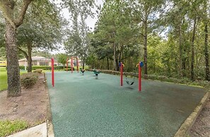 Book Now! Disney and Theme Parks Days, Poolside Family Villa Awaits!