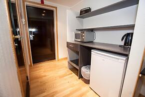 F2 Hotel and Apartment