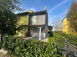 Charming Villa With Garden and Views in Albarella