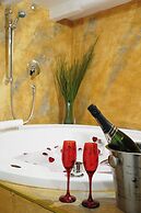 navona jacuzzi apartment